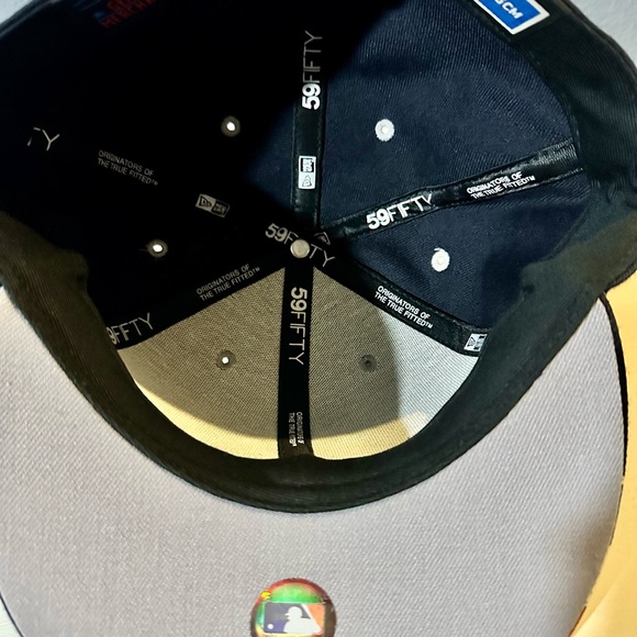 MLB Yankees hat with the Dominican flag. - Picture 4 of 4